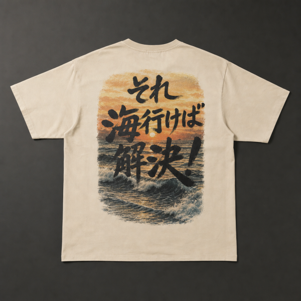 背面に海のグラフィックのTシャツ