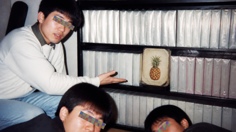 開かずの説明書のイメージ写真(タブロイド風)
