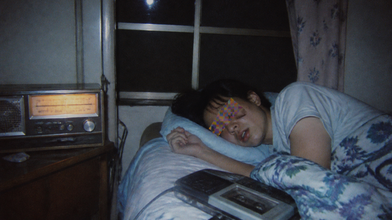 深夜2時の周波数のイメージ写真(タブロイド風)